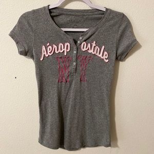 Grey arrow postal tee